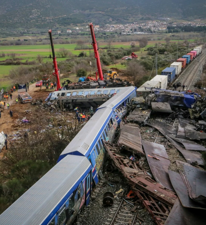 Τέμπη: Νέα δικογραφία διαβιβάστηκε στη Βουλή για Μητσοτάκη και 7 υπουργούς