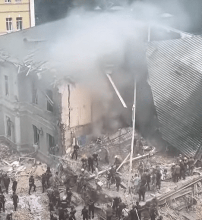 Ρωσική πυραυλική επίθεση χτύπησε νοσοκομείο Παίδων στο Κίεβο - Νεκροί και εγκλωβισμένοι
