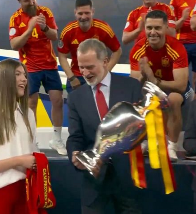 Πρωταθλήτρια Ευρώπης η Ισπανία: Η κόρη του βασιλιά Φιλίππου αρνήθηκε να σηκώσει το τρόπαιο 