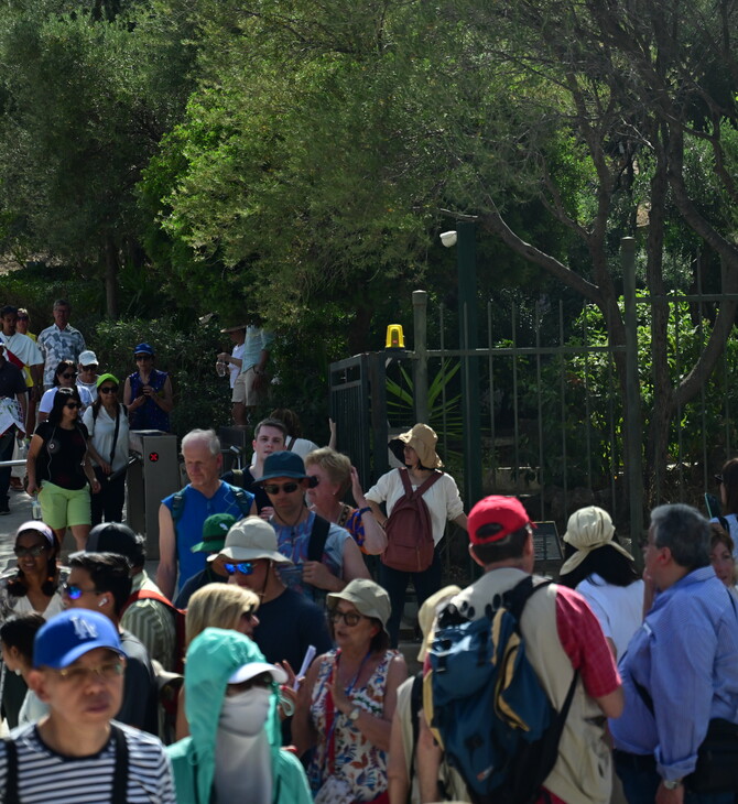 Kλειστή η Ακρόπολη από τις 12:00 μέχρι τις 17:00 λόγω υψηλών θερμοκρασιών