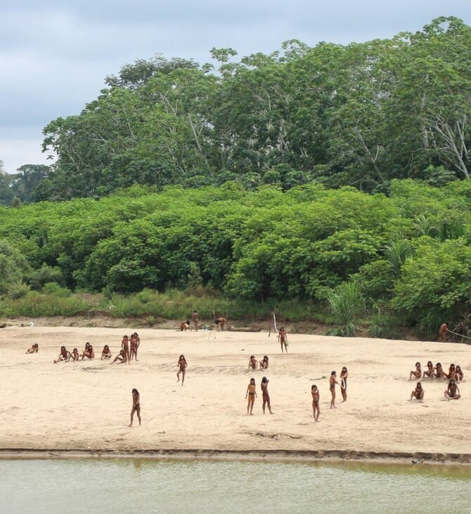 Απομονωμένη φυλή του Αμαζονίου αναζητά τροφή στα όρια του δάσους