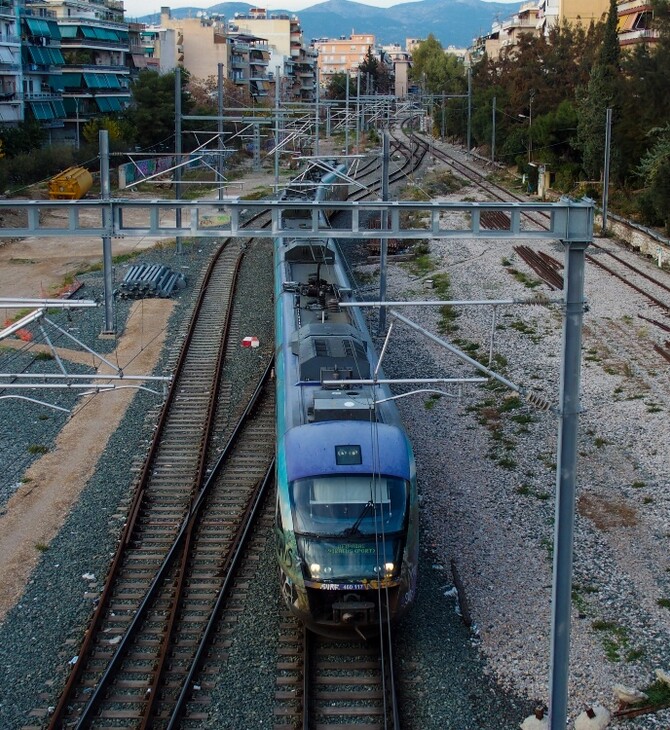 Καθυστερήσεις στα δρομολόγια των τρένων λόγω φωτιάς