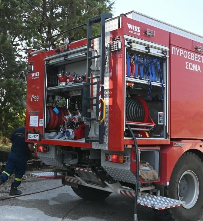 Υπό μερικό έλεγχο η φωτιά στη Μάνδρα