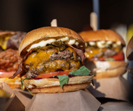 Burger Fest 24 x efood: Η γιορτή των burgers επιστρέφει με δύο ζουμερά τριήμερα 