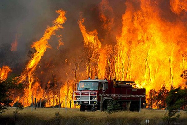 Ένας νεκρός από τις 100 φωτιές στην Αυστραλία