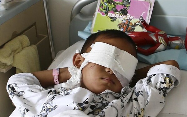 Σοκ για τον 6χρονο που τύφλωσαν στην Κίνα