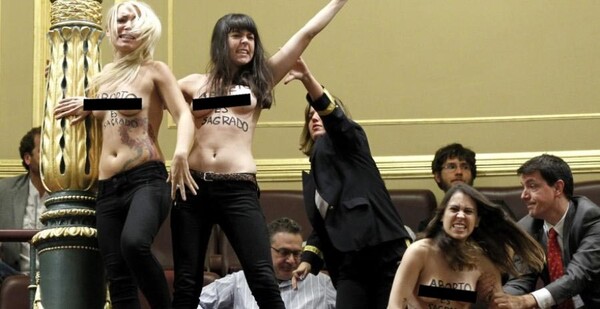 Τόπλες μέσα στην ισπανική Βουλή οι Femen