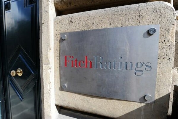 Fitch: «Υποβάθμιση, αν αποσταθεροποιηθείτε»