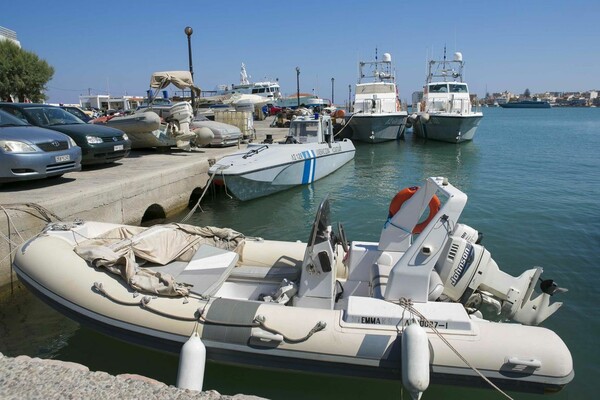 Την έκδοση τεσσάρων ατόμων από τους συλληφθέντες με τον οπλισμό στο φουσκωτό ζητούν οι Τούρκοι