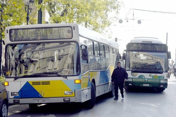 Η επιβίβαση μόνο από την μπροστινή πόρτα των λεωφορείων