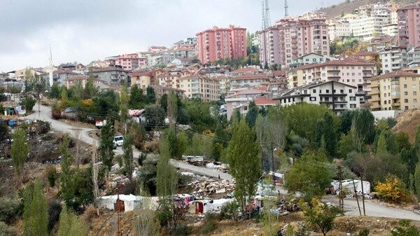 Τείχος χτίζει η Τουρκία στα σύνορα με τη Συρία