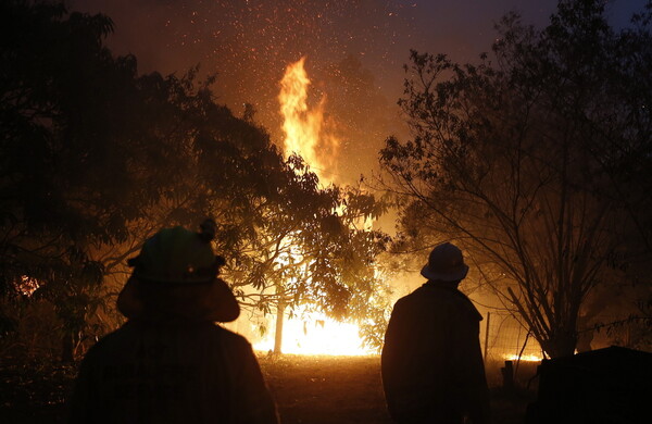 Αυστραλία: Στα προάστια του Σίδνεϊ οι πυρκαγιές - Παγιδευμένοι οι κάτοικοι