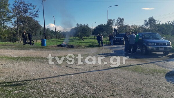 Φθιώτιδα: Μαύρες σημαίες και σκοπιές κατά προσφύγων και μεταναστών στη Στυλίδα