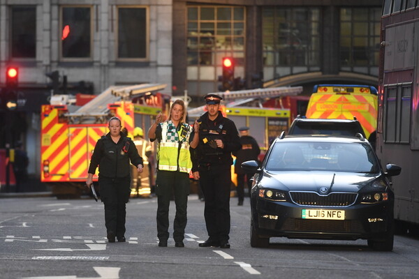 London Bridge: Αστυνομικοί πυροβόλησαν ύποπτο για επιθέσεις με μαχαίρι - 5 τραυματίες