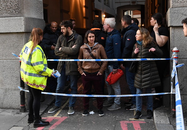 London Bridge: Αστυνομικοί πυροβόλησαν ύποπτο για επιθέσεις με μαχαίρι - 5 τραυματίες