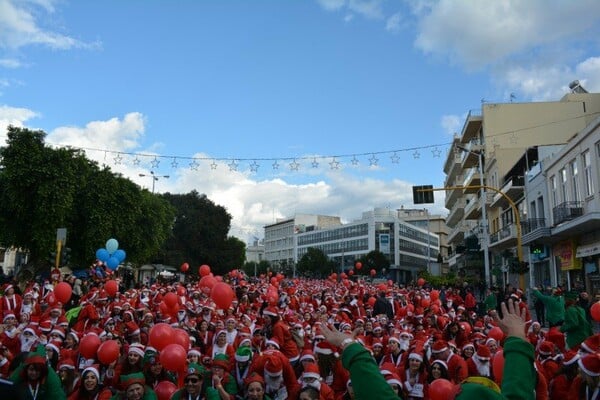 Santa Run - Χανιά: Εκατοντάδες Άγιοι Βασίληδες γέμισαν τους δρόμους