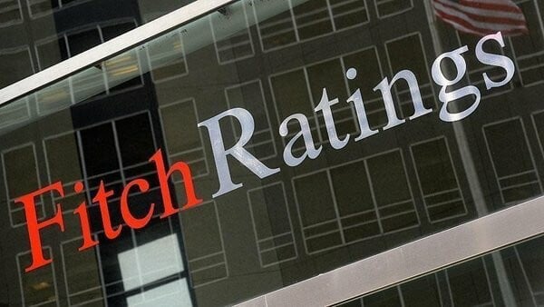 Ο Οίκος Fitch αναβάθμισε την Ελλάδα από ΒΒ- σε BB