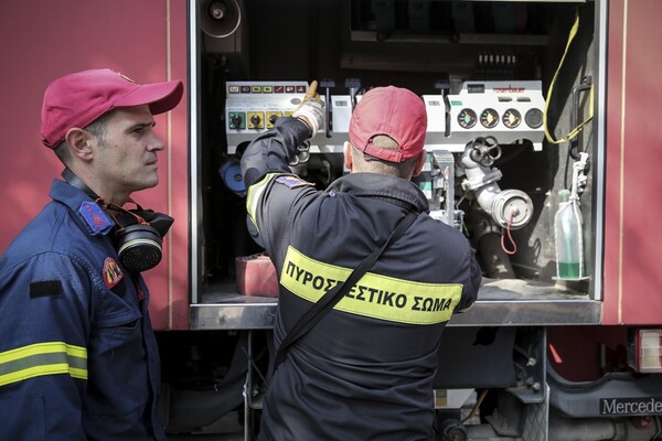 Φωτιά σε ασανσέρ, στα γραφεία της 24MEDIA στη Συγγρού