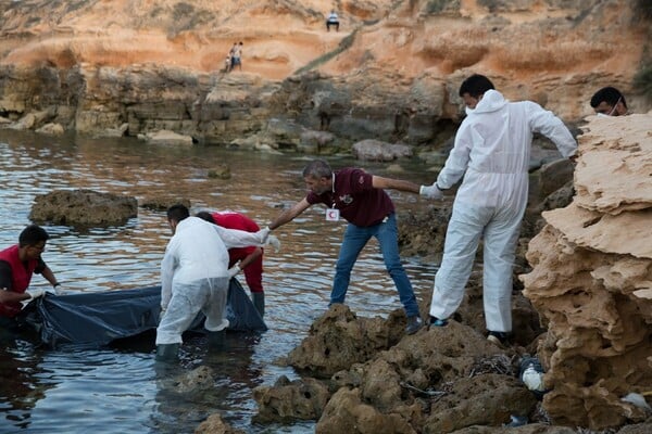 Ιταλία: Επτά πτώματα μεταναστών περισυνελέγησαν στην θαλάσσια περιοχή ανοικτά της Λιβύης