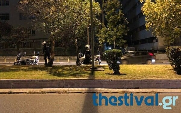 Θεσσαλονίκη: Επίθεση με μολότοφ σε λεωφορείο των ΜΑΤ