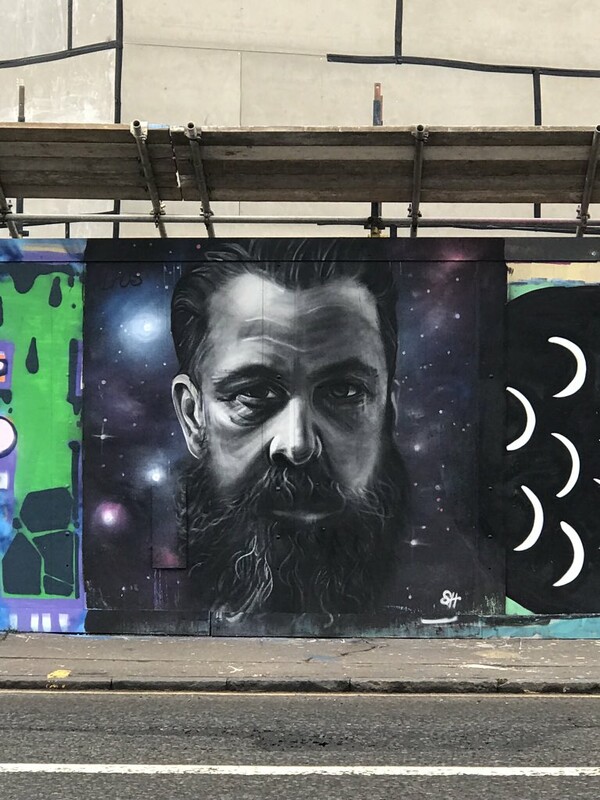 Μια εντυπωσιακή τοιχογραφία στη μνήμη του Andrew Weatherall εμφανίστηκε στο Εδιμβούργο