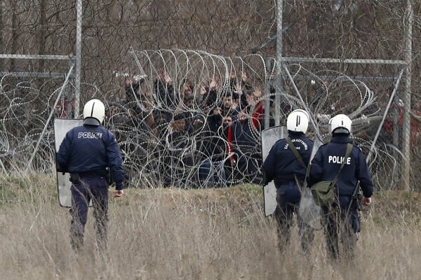 Κόντρα στη βουλή για το μεταναστευτικό - Για «κυβίστηση» κατηγορεί τον Τσίπρα η ΝΔ