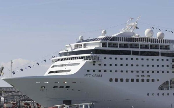 Το κρουαζιερόπλοιο MSC Opera συνεχίζει για Κέρκυρα - Το λιμενικό ζήτησε οδηγίες από τον ΕΟΔΥ