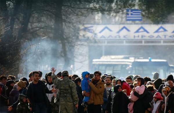 Έβρος: Ένταση και χημικά στα σύνορα - Πάνω από 3.000 μετανάστες