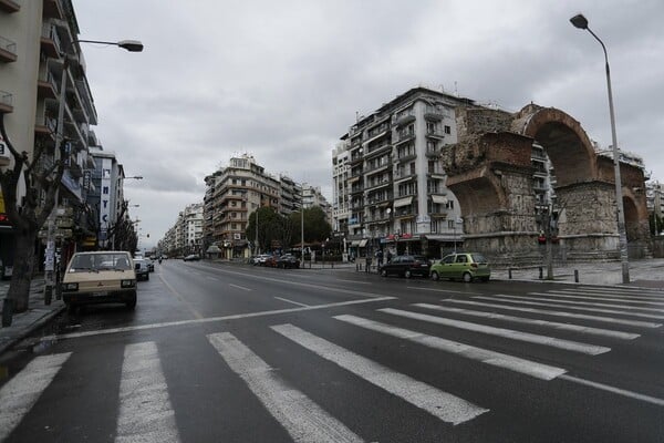 Κορωνοϊός: Η άδεια Θεσσαλονίκη από ψηλά - Πλατεία Αριστοτέλους και Λευκός Πύργος χωρίς καθόλου κόσμο