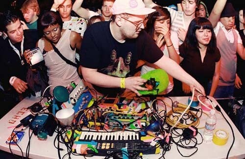 DAN DEACON