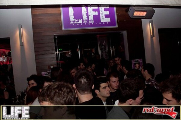 Δημήτρης Παπασπυρόπουλος @ Life Coffee Bar