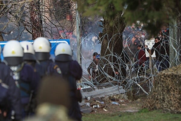 Έβρος: Νέα επεισόδια με χημικά στις Καστανιές - Απροσπέλαστα τα σύνορα