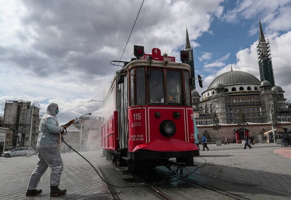 Κορωνoϊός στην Τουρκία: Στους 37 οι νεκροί - Μαζικές προσλήψεις ιατρικού και νοσηλευτικού προσωπικού