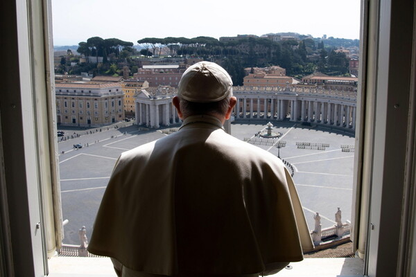 Βατικανό: Χωρίς πιστούς οι λειτουργίες του Πάσχα - Πληροφορίες για κρούσμα κορωνοϊού στην κατοικία του Πάπα