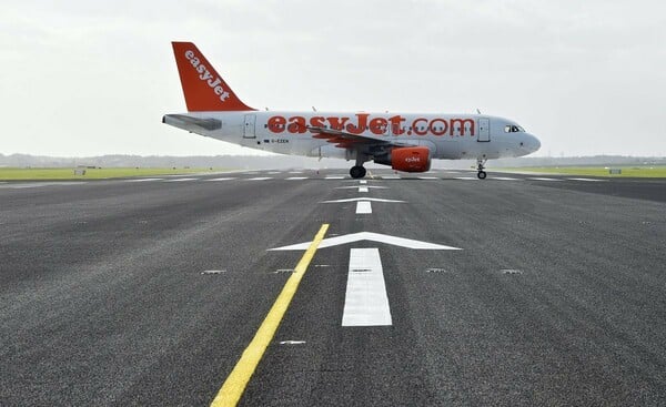 EasyJet: Ανακοίνωσε μείωση του προσωπικού της έως και 30%