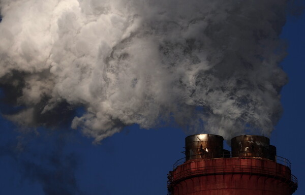 Σε επίπεδο - ρεκόρ οι εκπομπές CO2 παρά την πανδημία