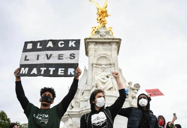 «Black Lives Matter» διακήρυξε το Ευρωπαϊκό Κοινοβούλιο με ψήφισμά του