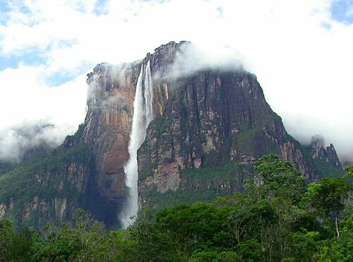 Ο Τσάβες αλλάζει όνομα στους καταρράκτες Angel Falls