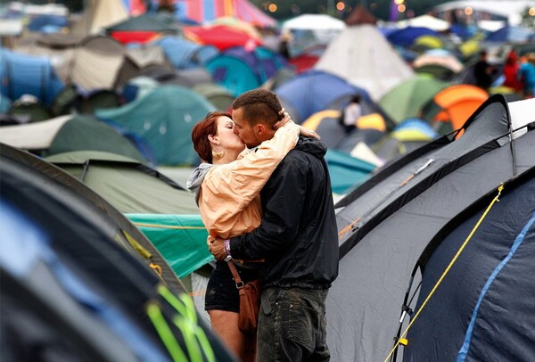 Δέκα φωτογραφίες από το Glastonbury 2011