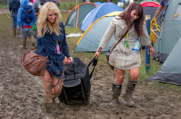 Δέκα φωτογραφίες από το Glastonbury 2011