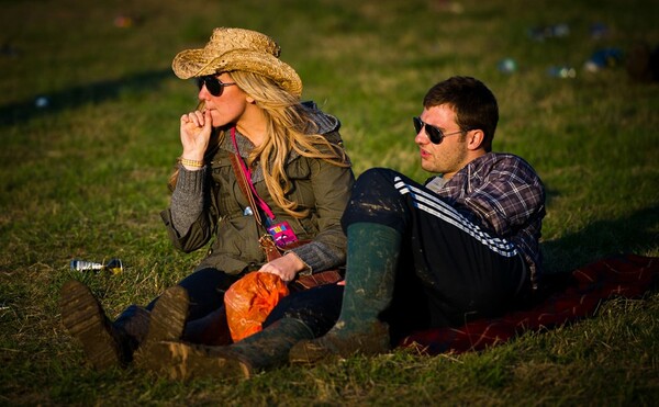 Δέκα φωτογραφίες από το Glastonbury 2011