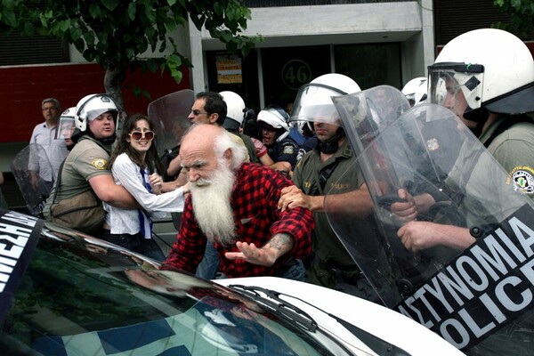 Δέκα φωτογραφίες από τα γεγονότα της Αθήνας από το Big Picture