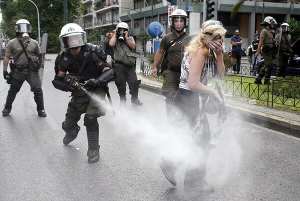 Δίχως τανκς αλλά με αύρες, φράχτες και σκυλιά το φθινόπωρο