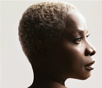 H Angelique Kidjo στην Αθήνα για μια συναυλία.