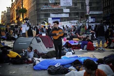 ''Να φύγουν όλοι!''. Μια προκήρυξη των ''Αγανακτισμένων'' που θυμίζει Ελλάδα