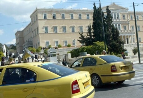 Απελευθερώνεται το επάγγελμα του ταξιτζή-έρχονται μέχρι και εννιαθέσια ταξί