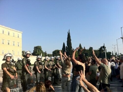 Δεν λειτουργούν τα κινητά στην πλατεία Συντάγματος