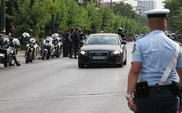 Η Βild μετράει τα προνόμια των Ελλήνων βουλευτών