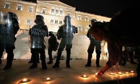 Ένταση το βράδυ στο Σύνταγμα