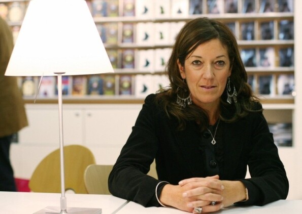 Η Victoria Hislop γράφει «για την τραγωδία της αγαπημένης της Ελλάδας»